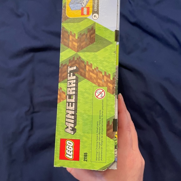 LEGO Minecraft The Bee Farm - new unopened box - Picture 6 of 7